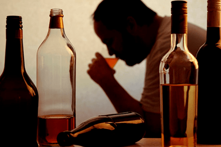 मादक पेय पुरुष शक्ति को नकारात्मक रूप से प्रभावित करते हैं
